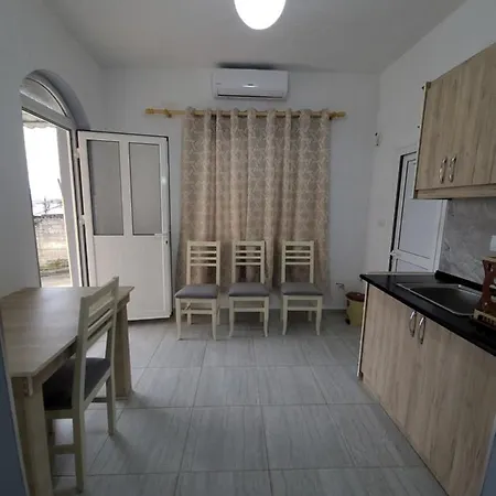 Ledion's Place Апартаменты Гирокастра